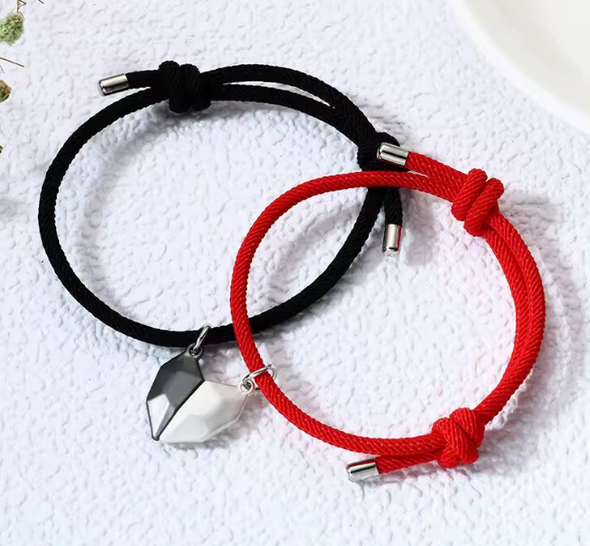 Pulsera imán corazón roja y negra