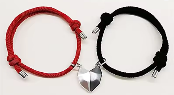 Pulsera imán corazón roja y negra