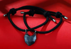 Pulsera imán corazón roja y negra
